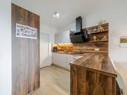 Moderne Neubauwohnung mit 12 m² Balkon und zwei Stellplätzen