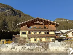 Idyllisch gelegenes, großzügiges Mehrparteienhaus in der Nähe von St. Anton am Arlberg