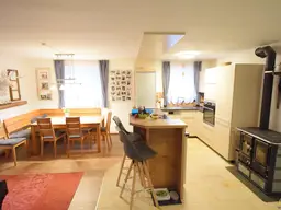 Großzügige 4-Zimmer-Wohnung mit Garten, Terrasse und Partyraum