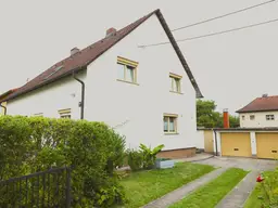 Gepflegte Doppelhaushälfte mit Garten, Terrasse und Garage!