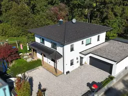Modernes Einfamilienhaus mit großem Garten, am Bachlauf mit eigenem Waldstück und moderner Haustechnik
