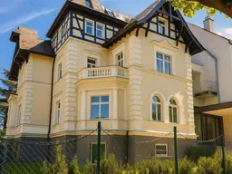 Luxuriöse 4 Zimmer Wohnung mit Highlights wie Indoor-Pool, Spa- und Fitnessbereich! ! Beste Lage in Hietzing!