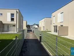 Doppelhaushälfte mit Terrasse und Garten - Top 3