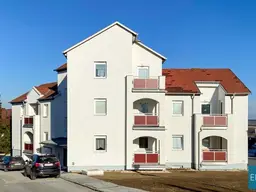 Großzügige Familienwohnung im 1. OG mit Loggia 