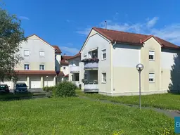 3-Zimmerwohnung im 1.OG mit Terrasse und Loggia