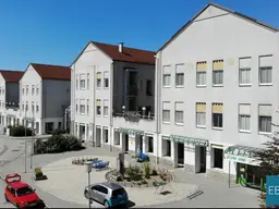 4-Zimmerwohnung im 1.OG mit Loggia