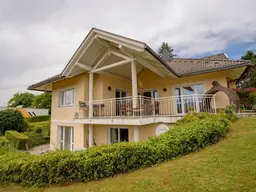Geräumiges Wohnhaus mit vielen Möglichkeiten im Zentrum der Wörtherseegemeinde Schiefling