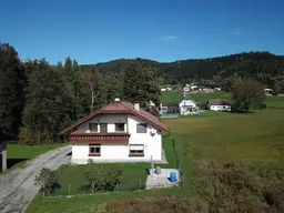 Charmantes Haus mit zwei Wohneinheiten und optionalem Grundstück samt Nebengebäude in Ruhelage!