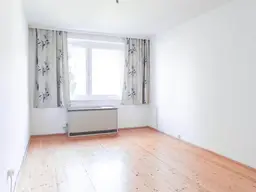 Moderne Erdgeschosswohnung mit Einbauküche und Stellplatz in Leonding