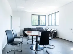 Bürofläche in zentraler Lage in Buchkirchen – Mit Parkplatz und zusätzlichen Abstellräumen!