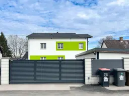 Traumhaftes Haus mit großzügigem Garten und 5 Garagen in Marchtrenk