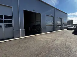 Werkstatt-Halle + Büro im Nebengebäude in Buchkirchen zu mieten- Parkplätze vorhanden!