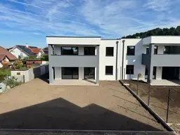 PROVISIONSFREI - Nur mehr 1 Einheit frei: Traumhafte Doppelhaushälfte in Pucking: 6 Zimmer, Keller, Garten &amp; 2 Garagen + 3 Außenstellplätze