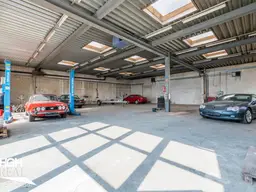 2325 Himberg Großes Grundstück mit heller beheizter HALLE, Außenfläche und bestandsfreiem Mehrparteienhaus mitten in Himberg