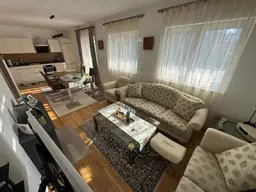 Neuwertige 3 Zimmer Eigentumswohnung (78,06m²) mit großem Balkon &amp; 2 Carports in Jagerberg