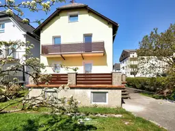 Leistbares Einfamilienhaus in bester Lage und herrlicher Sonnenterrasse. Sanierungsbedürftig. Verwirklichen Sie Ihren Wohntraum in Vöcklabruck.