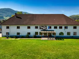 Reiterhof. Vierkanter. Wirtshaus. Zimmervermietung. Wohnungen. Natur.