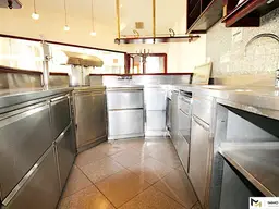 Gastgarten - Café-Restaurant - Küche - Wettbüro - Lieferung - Parkplatz – Goldgrube inmitten einer Wohngegend