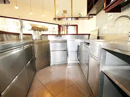 Gastgarten - Café-Restaurant - Küche - Wettbüro - Lieferung - Parkplatz – Goldgrube inmitten einer Wohngegend