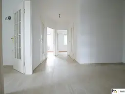 Neurenovierte 3 Zimmer Balkonwohnung mit Tiefgaragenplatz paar Minuten von Marktplatz entfernt