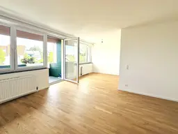 NATUR UND LEBENSQUALITÄT AM STADTRAND VON WIEN - 5 ZIMMER-WOHNUNG MIT BALKON-LOGGIA