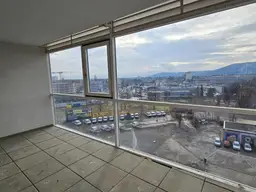 3 Zimmerwohnung mit verglaster Loggia und Einbauküche - Unbefristeter Mietvertrag