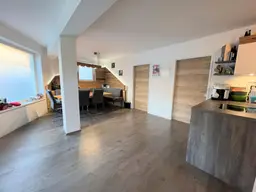 Seltene Gelegenheit! Großzügige 4 Zimmerwohnung mit eigener Tiefgarage und einer Garconierre