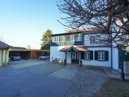 Stilvolles Einfamilienhaus mit Pool, Whirlpool &amp; Traumgarten in Ruhelage in Mitten von Klosterneuburg
