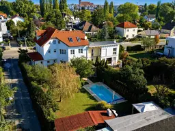 Beheizter Salzwasser-Pool, Sauna, Weinkeller: Großzügiges Familienhaus mit Südgarten in Ruhelage an der Alten Donau