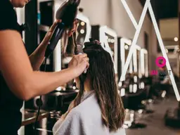 Reinkommen, aufsperren, loslegen – kompletter Friseursalon in Salzburg zu übernehmen!