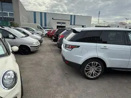 20 Verkaufsstellplätze in renommierten Autohaus zu vermieten !