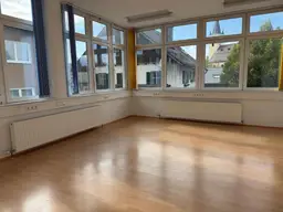Helles Büro mit 2 Zimmern in zentraler Lage in Henndorf