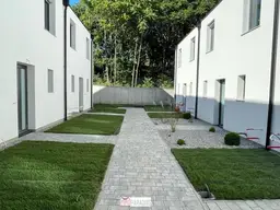 TOLLE REIHENHÄUSER AM WALDESRAND - ERSTBEZUG!