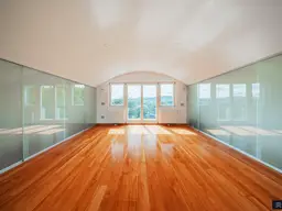 EXKLUSIVES UND MODERNES HAUS AM KÜNIGLBERG DIREKT AUF 3 EBENEN - DOPPELGARAGE ELEKTROLADESÄULE - 4 SCHLAFZIMMER - KLIMA - SAUNA - TERRASSEN - GARTEN - FERNBLICK