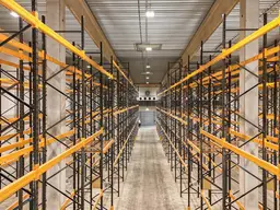 MIETPREIS INKL. KÜHLKOSTEN - LEBENSMITTEL TAUGLICHES UND ZERTIFIZIERTES KÜHLLAGER AN S33 - CA. 810 m² - LKW RAMPE - LKW STELLPLATZ - IN HERZOGENBURG