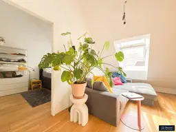 KLIMATISIERTE DACHGESCHOSS MAISONETTE - 2,5-ZIMMER WOHNUNG MIT TERRASSE - DIREKT VOR DER HAUSTÜR U4/U6