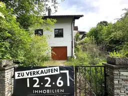 226 Immobilien: Sanierungsbedürftiges Haus in leichter Hanglage am Starkenbühel in 6073 SISTRANS