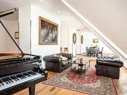 Elegante Wohnung im historischen Wiener Altbau mit Panoramablick und Terrassen
