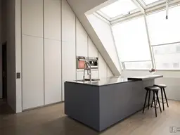 Oh la la! Luxury penthouse near Vienna’s chic Servitenviertel with iconic design // ready to move in!