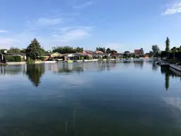 Wohnen mit Seeblick – Charmantes Haus auf Pachtgrund in 2451 Au am Leithaberge