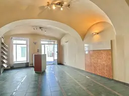 NUSSDORFER BESTLAGE für Wohn- und Geschäftshaus mit Auslagen und Lager im EG und darüber 2 große Büro-/oder Wohnetagen bei Nussdorfer Platz!
