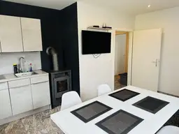 2018 renovierte Dreizimmerwohnung im ersten Stock