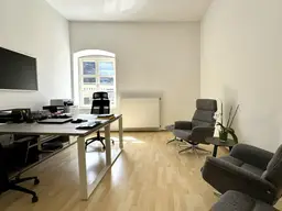 ALL INCLUSIVE MIETE: ca. 25m² Büro + Besprechungsraum! Glasfaser-Internet, Parkplatz etc.! PROVISIONSFREI!