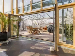 DAS PALMENHAUS! Naturverbunden und einzigartig I Garage für bis zu 6 Autos I moderne Ausstattung I beheizbarer Keller I