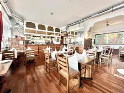 Toplage im 1. Bezirk: Vollausgestattetes Restaurant I Unbefristeter Mietvertrag I Stammkundschaft I 40+ Sitzplätze