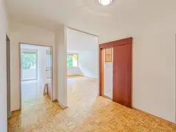 Helle 2- Zimmer Wohnung mit Parkplatz und großem Balkon - Graz Gösting
