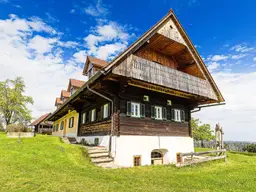 Historisches Anwesen hochklassig modernisiert 
 - idyllisch umgeben von Weinbergen -