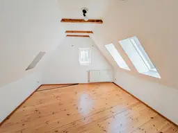 Ruhige 3er-WG-taugliche Altbauwohnung im Innenhof der Sporgasse