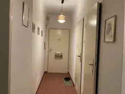 Nette, gartenseitig gelegene 2 Zimmer mit Sanierungsbedarf, Nähe KH Nord und Siemensstraße
