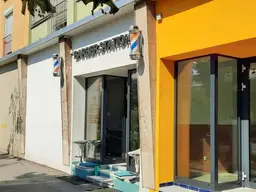 Beim Hauptbahnhof: 4 Shops, 1 Wohnung, 2 Garagen, 1 Lager - 5,6% IST Rendite